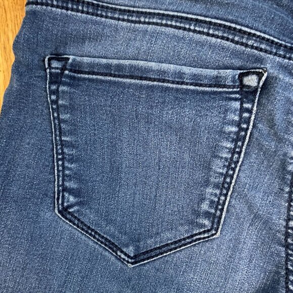 NINE WEST Pull On Distressed Dark Blue Skinny Jeans with Light Wash Size 4 - Picture 10 of 10